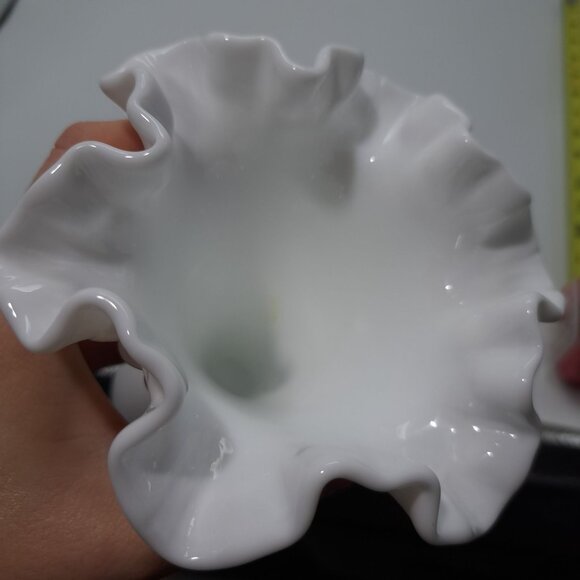 Vintage Fenton White Milk Glass Hobnail Crimped Fluted Vase USA - Picture 4 of 9